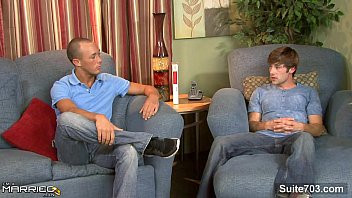 Reproducir La conversación entre padre e hijo termina en follada