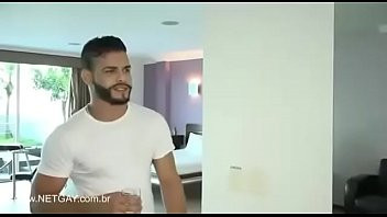 Reproducir El novio de mi amigo arregla mi computadora y un par de cosas más.