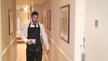 Abspielen Fängt ihren Freund beim Zimmerservice