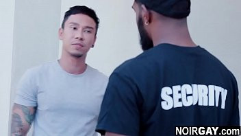 Riproduci Giovani rapper che scopano nei bagni