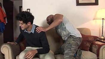 De îndată ce a ajuns acasă de la curs, unchiul său l-a futut