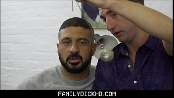 Redă Tatăl merge după fiul său, și băiatul vrea