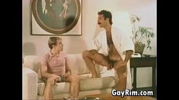 Odtwórz Najlepsze sceny porno vintage z gejami