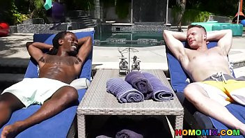 Jouer Un peu de temps dans la piscine, du porno et de la baise comme des sauvages