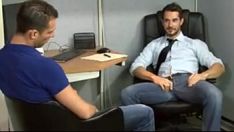 Abspielen Wenn der Chef nicht da ist, macht das Büro viel Spaß. Ich wünschte, es wäre meins.