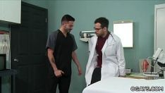 Riproduci Il dottore viene dentro di me