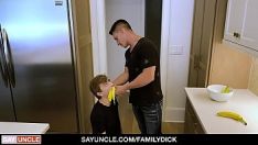 Reproducir Follando con su sobrino, empezó como un juego y ...