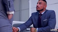 Redă A câștigat competiția săptămânală de birou și a câștigat o dracu 'grozavă