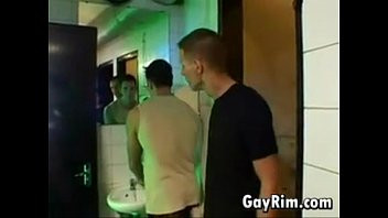 Reproduzir Anal fodido nos banheiros de um disco