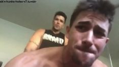 Reproducir Amateur pasiva y viciosa disfrutando de un polvo salvaje durante el rodaje.