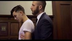 Redă Dacă vrei să lucrezi aici, dracu-mi fundul