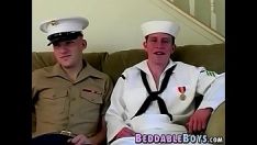 Reproduzir Se os meninos de uniforme são muito mórbidos ..