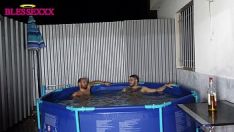 Jouer Magic javi et son collègue jesus sanchezx prennent un bain ensemble dans la piscine