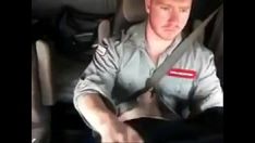 Redă Te scuturi în mijlocul unei călduri în timp ce conduci? dați imaginației problemei.