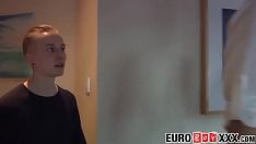 Riproduci Sesso con un ragazzo biondo gay molto bello