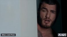 Riproduci Le dà un dildo anale e una bella scopata con un ragazzo sexy hot