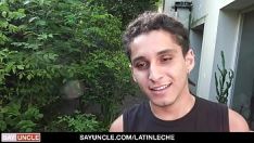 Reproduzir O vizinho vem me ajudar a limpar a piscina e acabamos tendo um caso