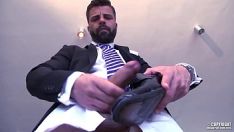 Reproduzir Hector de silva fode a bunda com os próprios dedos. mórbida total.
