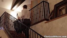 Jouer Mon patron finit par sauter comme un fou sur ma bite.