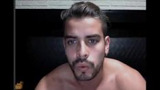 Reproduzir Encontra um homem se masturbando no bate-papo gay