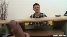 Reproducir Con suficiente dinero, todos se acuestan